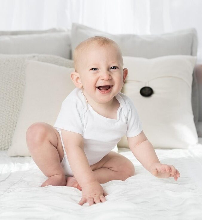 gb9417ffbd6530f2e384f1f675b1edf4a63390ed3e8cc2fbb815d492566422da03d169bb2bec587a0fec563fc54d1b7a18326d4d7017b5979f13c3939a8da6ef7 1280 4293388 child, baby, minimalist, cute, portrait, sitting, bed, smiling, happy, laughing, baby, baby, baby, baby, baby, bed